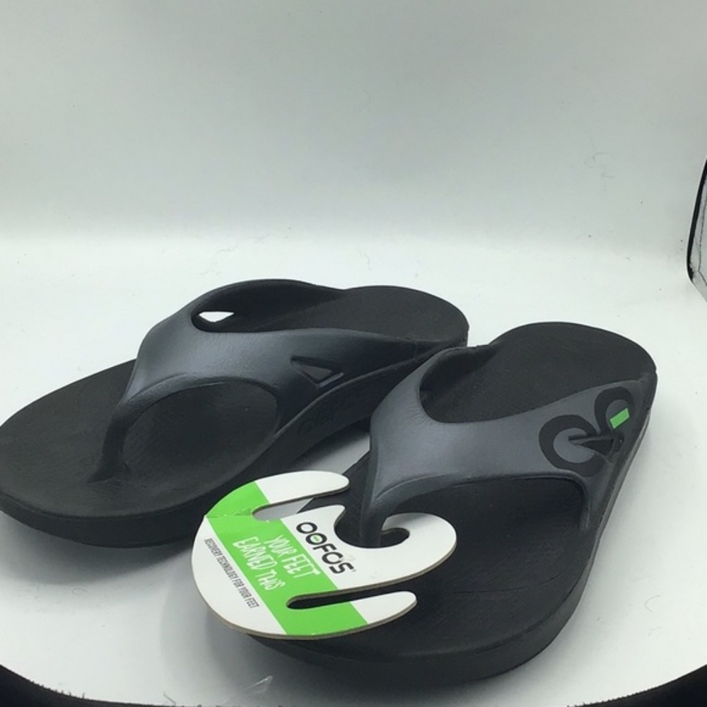 Oofos fit flops size 12